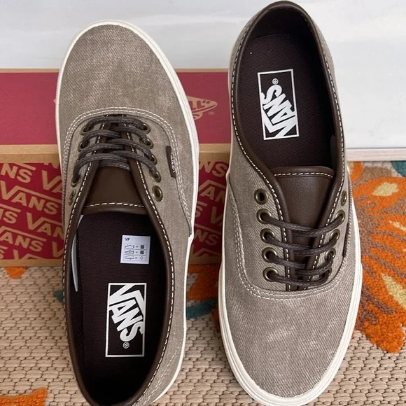 Vans Men’s Authentic
C&L Gray
VN0009PVBXC
Sneakers - Picture 11 of 16